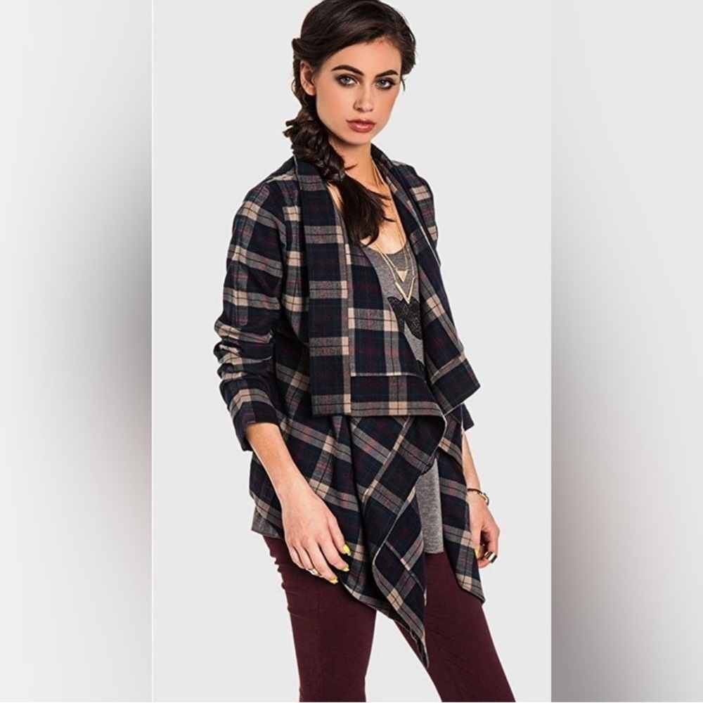 Lovers + Friends Days Like These Plaid Flannel Jacket in Navy Medium Open Front - Picture 8 of 8